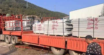 内江 芝麻灰花岗岩光面毛板出货日常