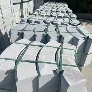 内江 芝麻灰弧形路沿石
