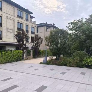 内江 芝麻白与芝麻白搭配铺装，尺寸1200*600