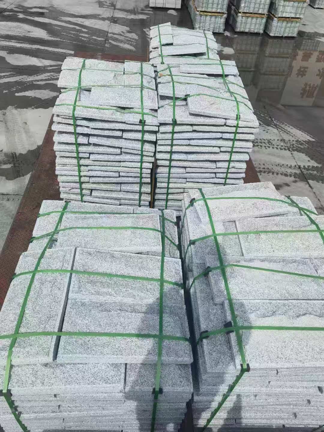 内江 芝麻白蘑菇石装车出货