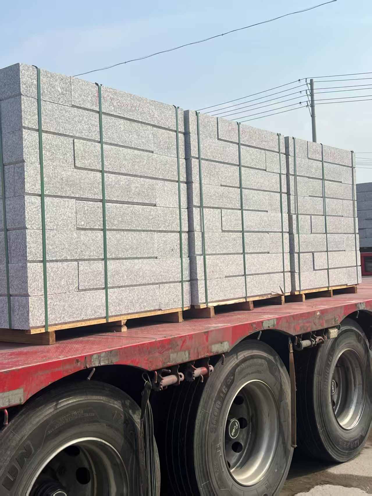 内江 芙蓉白路沿石装车