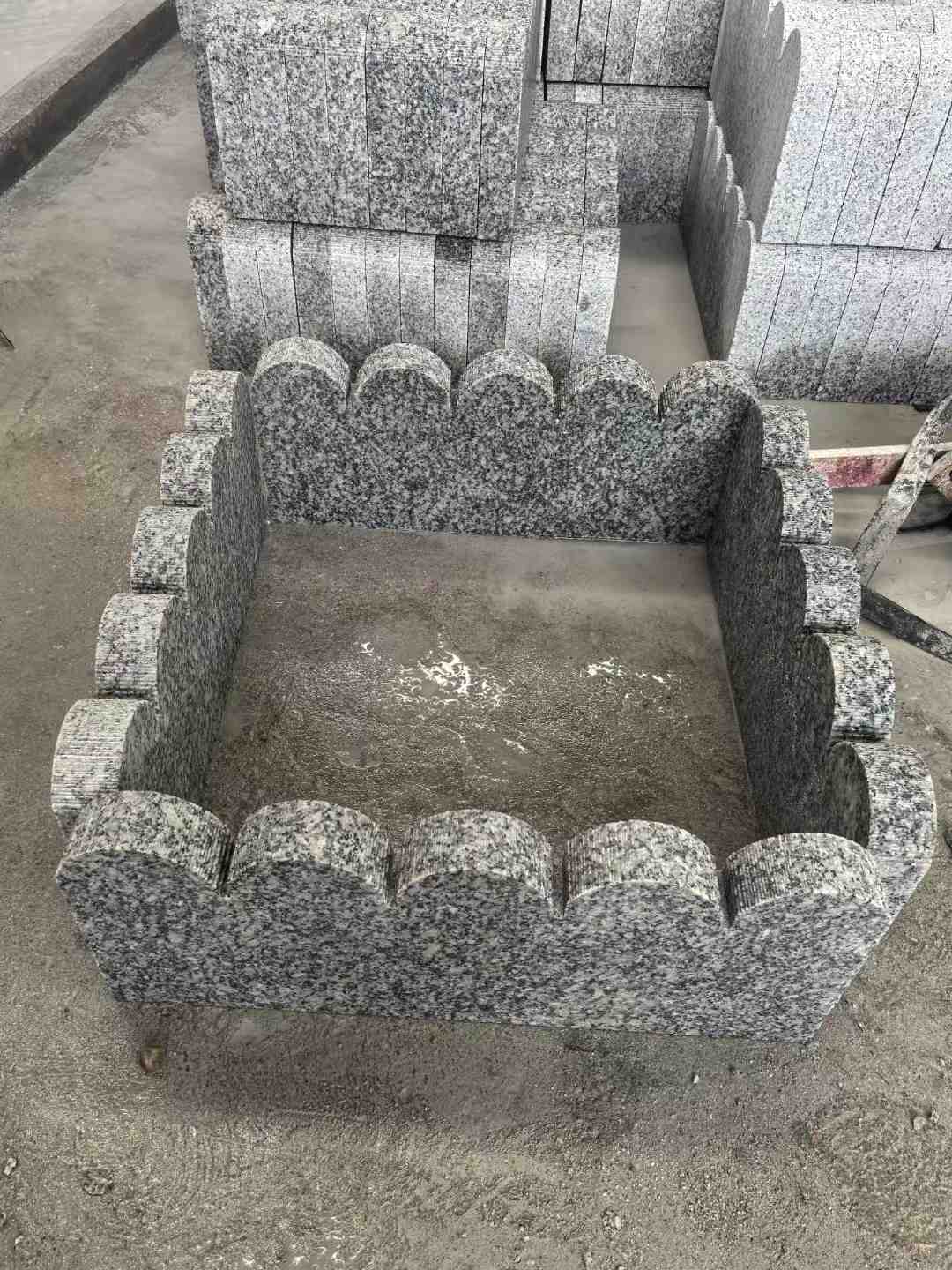内江 花边石、花坛围栏石、花池界石、菜园栅栏石、镶边石、波浪状界石介绍