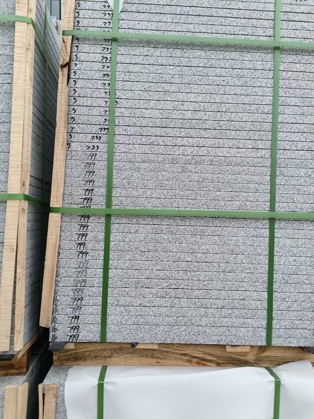 内江 芝麻白石材地铺做法